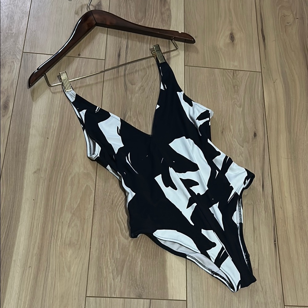 NWOT Black & Cream Swimwear. Flattering & Sexy! H&M V-neck One Peice Swimsuit